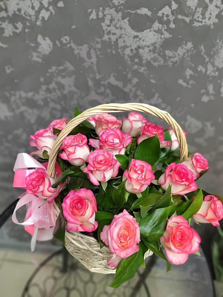 Цветочная композиция из Розы в корзине в Новый Рогачик