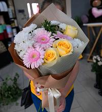 Букет цветов из:  Герберы, Розы и Хризантемы в Новый Рогачик