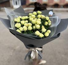 Букет Белые кустовые розы Солинеро в Новый Рогачик