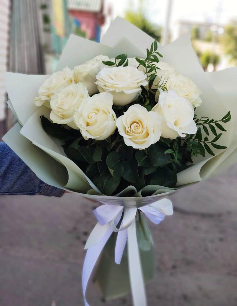 Букет Белые розы Проуд в Новый Рогачик