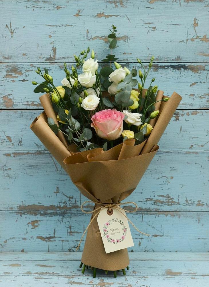 Букет цветов из: Розы и Лизиантусы в Новый Рогачик