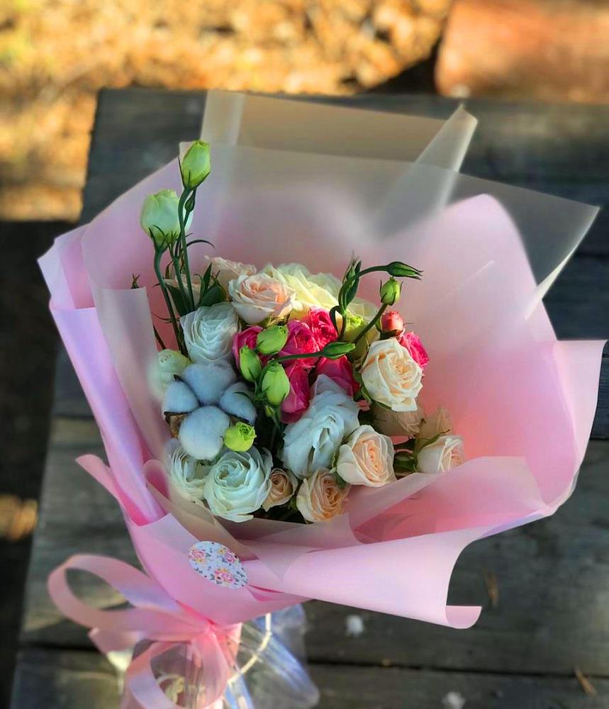 Букет цветов из: Розы и Лизиантусы в Новый Рогачик