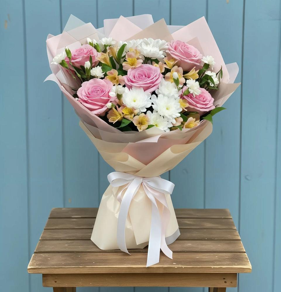 Букет цветов из: Гвоздики, Орхидеи и Розы в Новый Рогачик