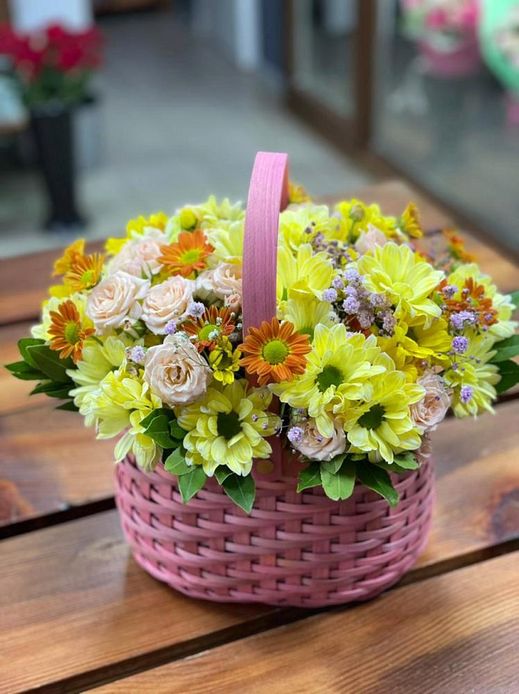 Цветочная композиция из Хризантемы и Розы в корзине в Новый Рогачик