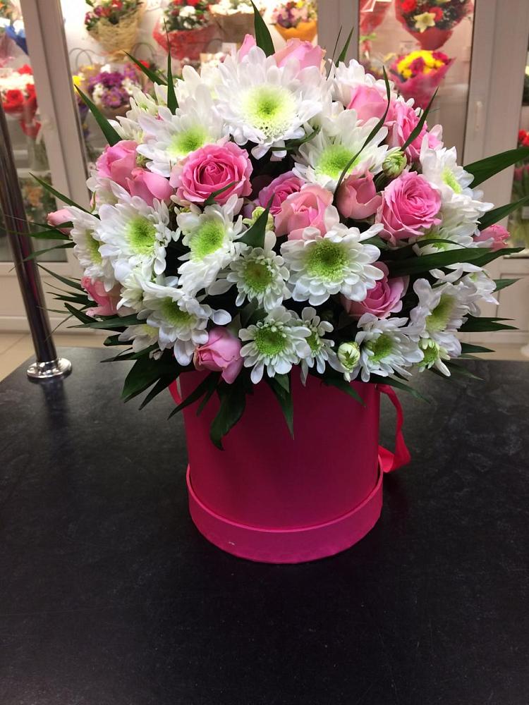 Цветочная композиция из Розы и Хризантемы в шляпной коробке в Новый Рогачик