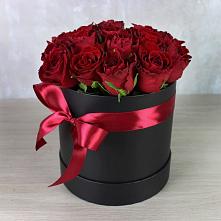 Цветочная композиция из Розы в шляпной коробке в Новый Рогачик