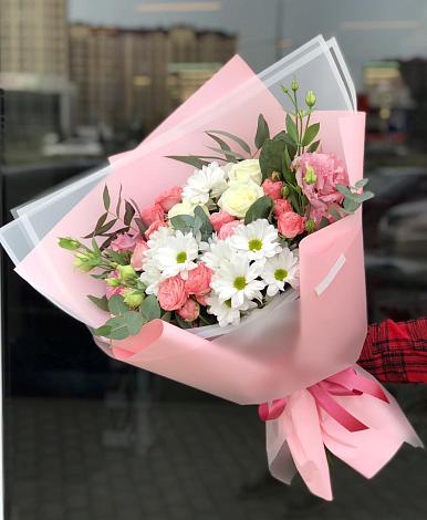 Букет цветов из: Розы, Лизиантусы и Хризантемы в Новый Рогачик