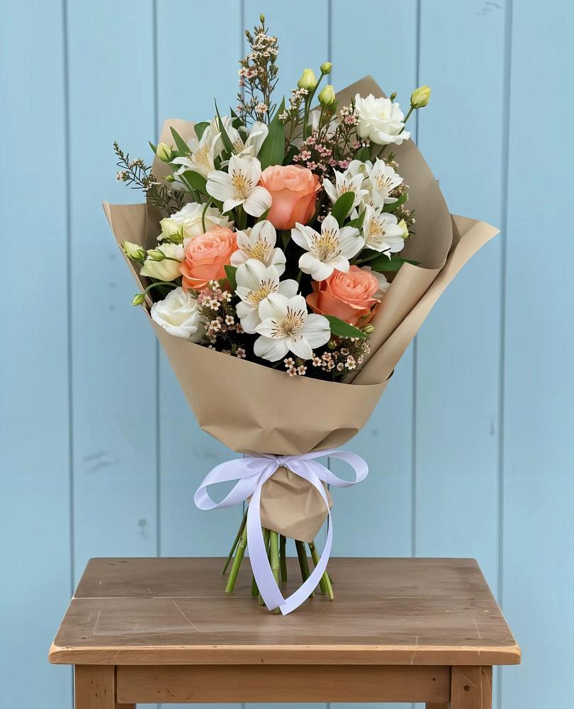 Букет цветов из: Альстромерии, Лизиантусы, Розы и Хризантемы в Новый Рогачик